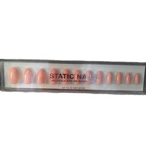 Static Nails Reusable Pop-On Manicures Jet Setter Round Light Pink Like-Acrylic